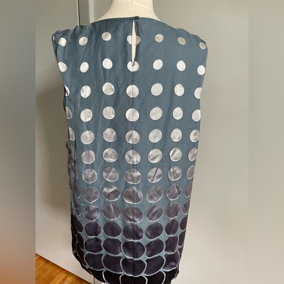 Max Studio Silk Sleeveless Top In Shades Of Blue, Grey, Silver, Size L - Picture 6 of 12